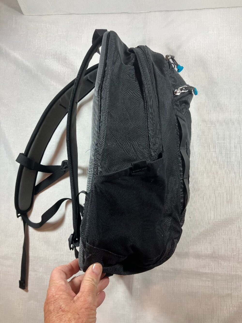 Thule Sweden Crossover Backpack, Black With Teal GUC - Picture 2 of 11